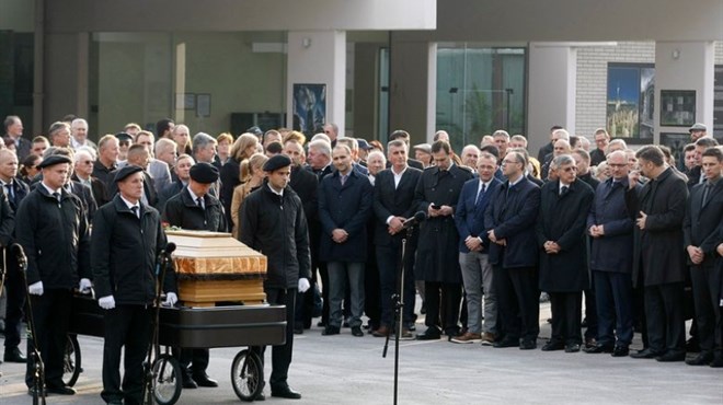 Tisuće ljudi na pokopu u Mariboru! Hrvati i Slovenci na pogrebu žrtava iz Hude jame