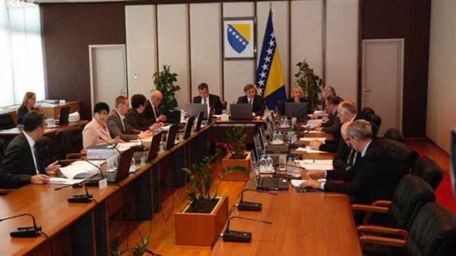 Gorivo skuplje za 15 feninga zbog izgradnje cesta i autocesta! Dosad su se gradila bošnjačka područja, a zanemarivala Hercegovina