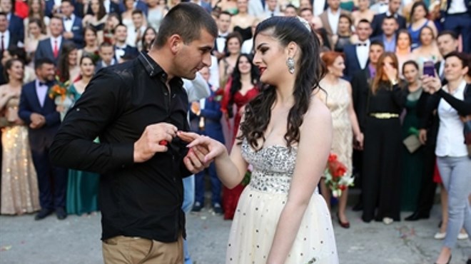 Hercegovina: Zaprosio maturanticu pred cijelom generacijom