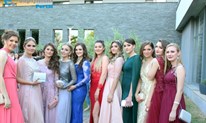 FOTO: Čapljinski maturanti zadivili! Djevojke zadivile u prelijepim haljinama, mladići odjevnim kombinacijama