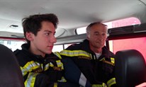 'Ne dirajte usnule heroje, oni blaženo snivaju snom pravednika': Moćna fotografija izmorenih vatrogasaca koji su poslije intervencije zaspali na cesti