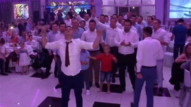 Marijan iz Mostara uveo novi 'svadbeni običaj' - bacanje Dinamove kravate! 