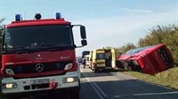 Autobus pun djece se prevrnuo kod Slavonskog Broda, jedna osoba poginula