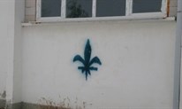 Na hrvatskome domu kod Kraljeve Sutjeske iscrtali ljiljana da podsjeti na progon Hrvata