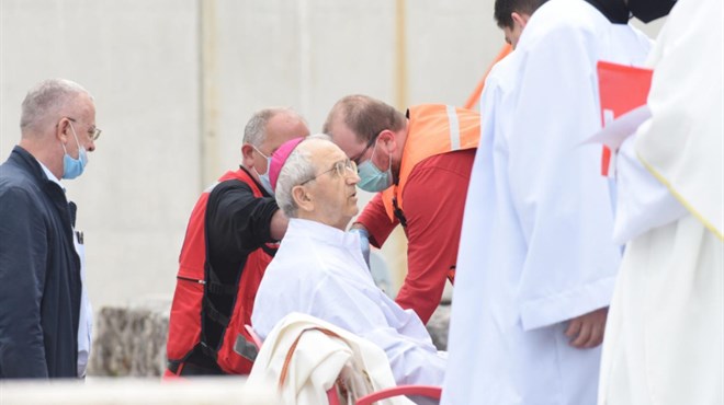 Msgr. Puljiću pozlilo tijekom mise, u pomoć priskočio i Darko Milinović