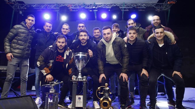 FOTO: Veliki broj građana Mostara dočekao ekipu Krešimir Keta Bandić