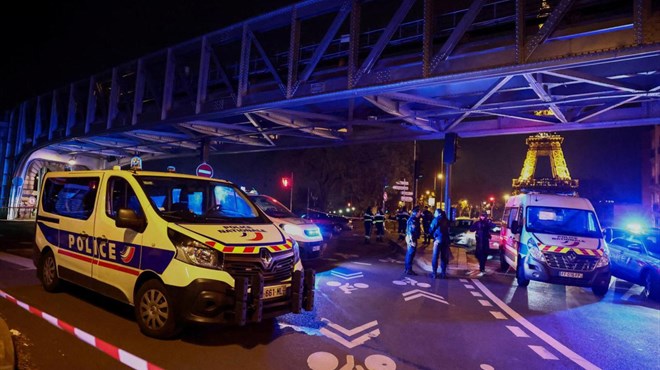 Terorist čekićem ubio turista i još dvoje ozlijedio kod Eiffelovog tornja
