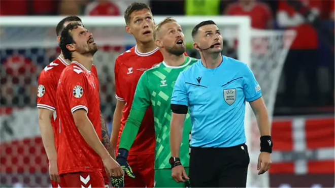 Drama na utakmici Njemačke i Danske: Specijalci upali zbog napadača!