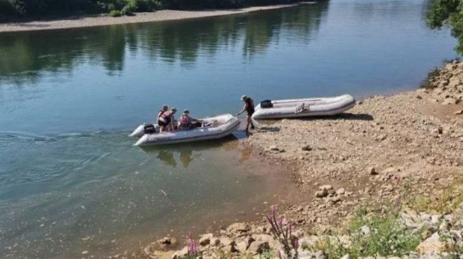 Spašavao prijatelja pa obojicu odnijela rijeka. Tijelo jednog pronađeno, za drugim se još traga