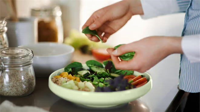 Zaustavlja krvarenje, čuva kosti, štiti od raka i riznica je vitamina K... Ovo povrće uvrstite u svakodnevnu prehranu