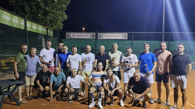 FOTO - Završen 12. LOVRIN CUP 2024. u organizaciji TK Grude! Bivši trener Dinama Zoran Mamić slavio u paru s Brkićem
