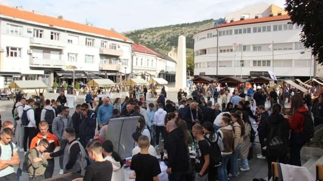 Livno: 22 izlagača se predstavilo na Sajmu 'Agro - tour Livno 2024.'