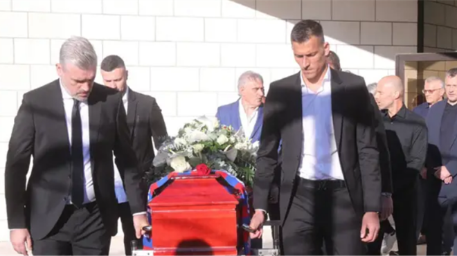 Tonči Gabrić ispraćen na posljednji počinak! Bili sinovi ponijeli ga u vječnost