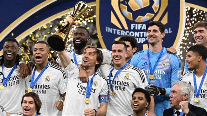 Vladala je tišina, a onda je ušao nogometni besmrtnik! Luka Modrić podigao još jedan trofej s Realom