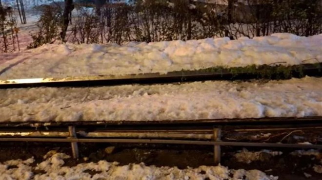 Pod težinom snijega se urušila nadstrešnica autobusne stanice u Banjoj Luci