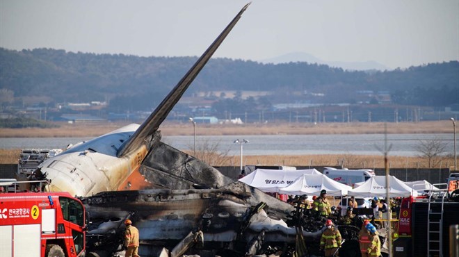 Dosad 124 poginulih u najstrašnijoj zrakoplovnoj nesreći u povijesti Južne Koreje, nakon što je avion sletio pa se zabio u zid i eksplodirao