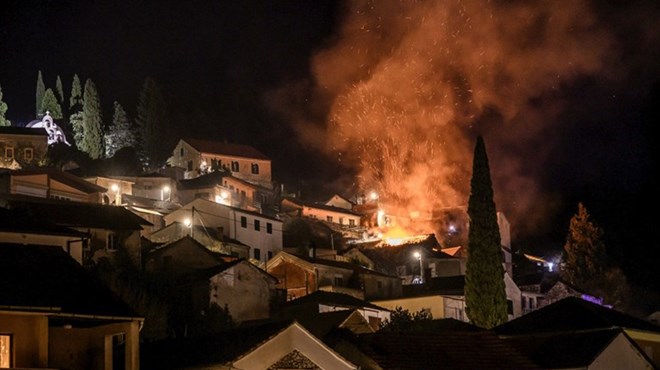 Kuća u Metkoviću izgorjela zbog nepropisno parkiranih auta