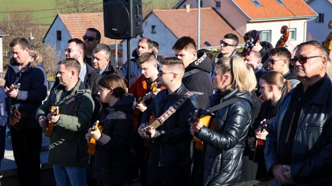 VIDEO: Zbogom, legendo! Uz 'Pjesmu rastanka' Ćiro Gašparac ispraćen na posljednji počinak