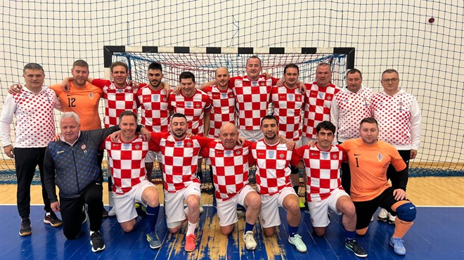 VIDEO: Hrvatski svećenici ušli u završnicu Europskog prvenstva pa zapjevali 'Ako ne znaš šta je bilo'
