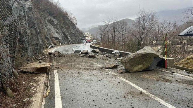 Odron ogromne stjene kod Jablanice usporava promet