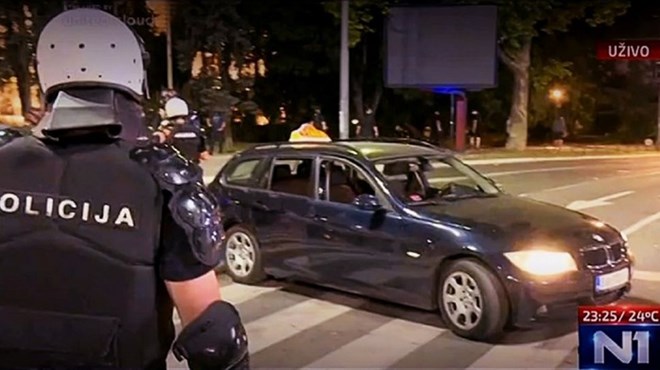 Beograd: Uhićen vozač koji se zaletio u prosvjednike