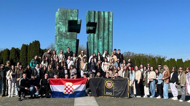 FOTO: Grudski maturanti posjetili Vukovar! Samuraj ih upoznao sa slavnom poviješću i onim što je bilo u Gradu heroju