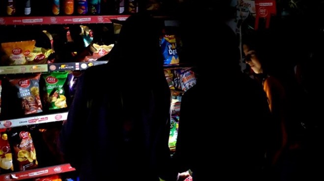 Nezapamćen nestanak struje. Izvanredno stanje u Španjolskoj, policajci čuvaju red