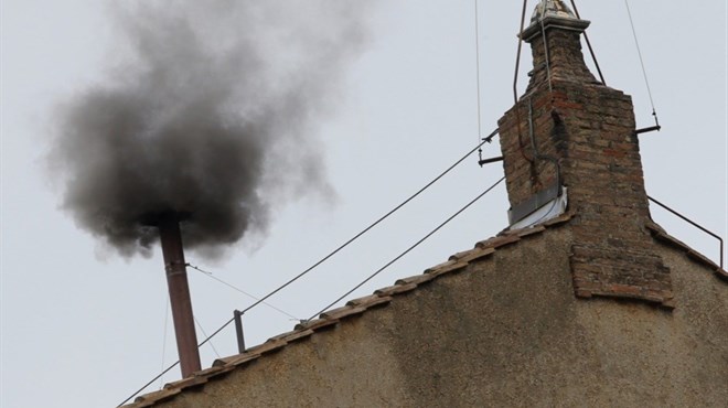 Crni dim na Sikstinskoj kapeli