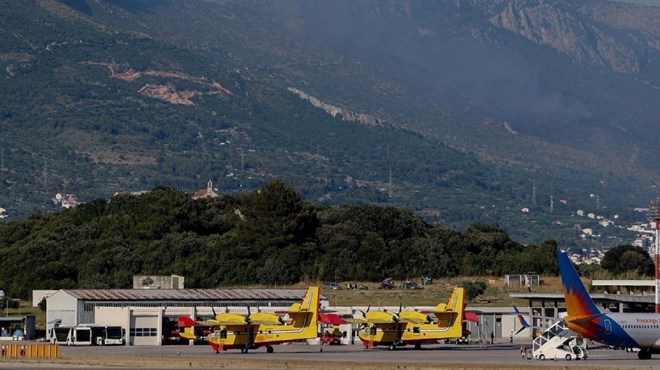 Požar u Kaštelima. Na terenu 110 vatrogasaca, kanaderi se ne mogu uključiti zbog vjetra