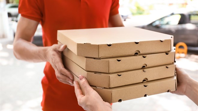Znate li zašto kutije za pizzu imaju rupe sa strane? Odgovor će vas iznenaditi!