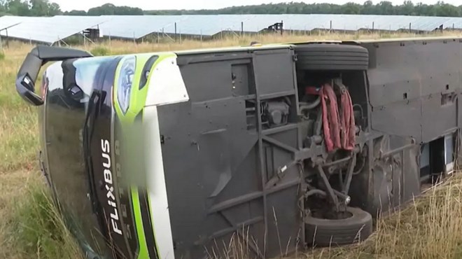 U prevrtanju Flixova autobusa ozljeđeno više osoba