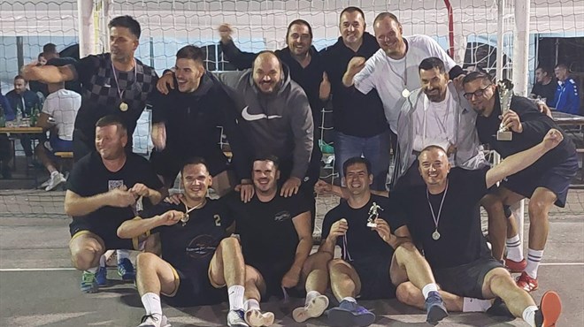 Gavani osvojili prestižni turnir! Skupili jedva sto kila teških kostiju, izozlijeđivali se do finala i zasluženo slavili!