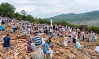 Velika Gospa u Međugorju: Došlo tisuće vjernika, slavljeno 16 misa... 