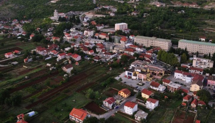 Javni oglas o prodaji neizgrađenog građevinskog zemljišta u vlasništvu općine Grude putem javnog nadmetanja – licitacije