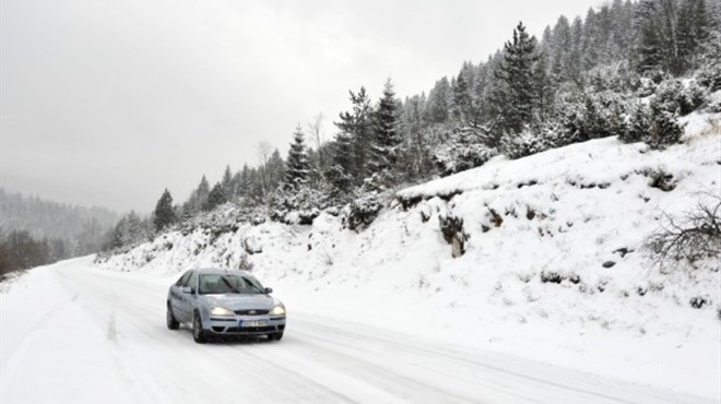 Zbog snijega i bure otežan promet na svim putnim pravcima u HBŽ-u