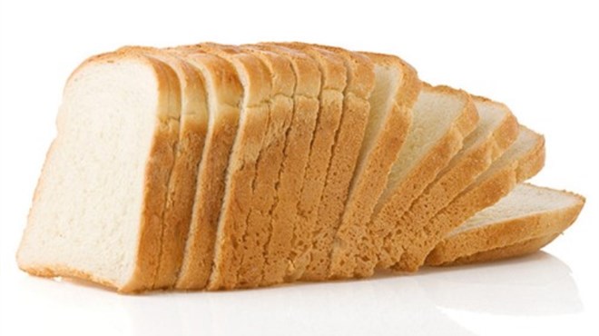 Stari kruh ne trebate baciti: Vratite mu svježinu s malo vode i par minuta u pećnici!