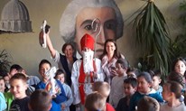 Sveti Nikola posjetio male Gruđane, kupovinu darova pomogli TP Drinovci i Central