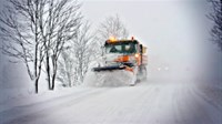 U Lici palo više od pola metra snijega, ceste zatrpane, sela odsječena