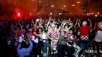 Nogometna euforija trese Hrvate, svi žele u Rusiju: gužve u bankama zbog brzih kredita, agencije napunile većinu chartera