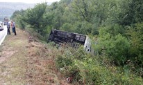 Više putnika ozljeđeno u prevrtanju autobusa iz Mostara