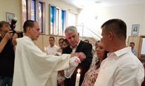 FOTO Dragan Čović kum na krštenju desetom djetetu u obitelji Begić iz Posušja