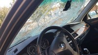 Šujica - Livno: Konj iznenada iskočio na cestu, evo što je ostalo od automobila