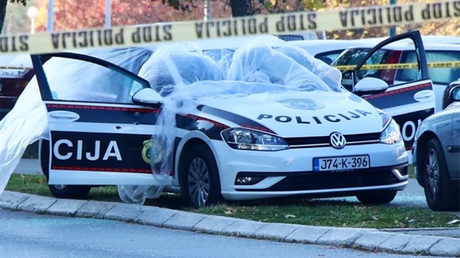 Auto s policajcima u Sarajevu je izrešetan. Upucani su u njemu