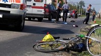 Biciklom udario pješakinju: Oboje životno ugroženi