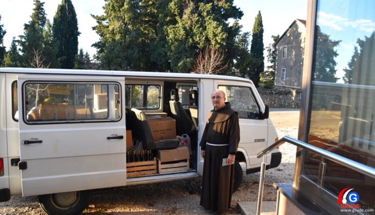 Fra Stanko Pavlović: Župljani, Bog vas blagoslovio! Župa Grude prikupila 20 tisuća i 630 maraka i puno vozilo hrane za Kruh svetog Ante