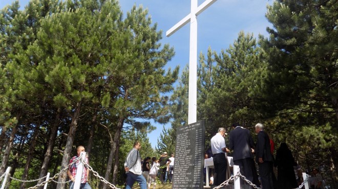 8. lipnja Pokop 16 Hrvata ubijenih u mjestu Bikoši kod Travnika