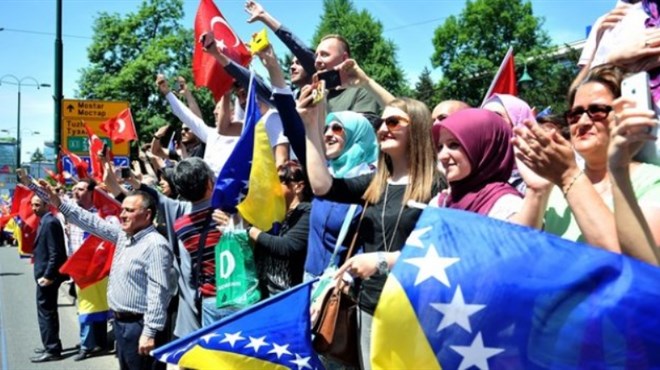 Dok Sarajevo maše turskim zastavama, Turska šalje pomoć Srbiji