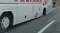 Kupres: Autobusu u vožnji otpala oba kotača FOTO