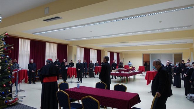 Svećenici, redovnici i redovnice na zajedničkom božićnom čestitanju kod kardinala Puljiću i nadbiskupa Vukšića