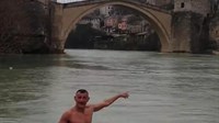 Mostar: Stipe Drviš se okupao u Neretvi